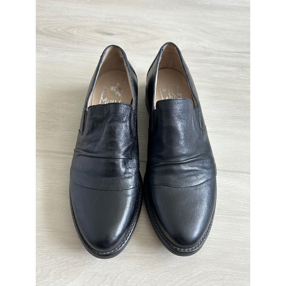 Miz Mooz Black Leather Loafers 9 Low Heel Minimalist Classic Work
Shoes rouched